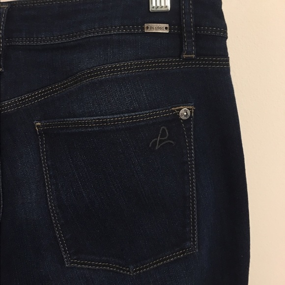 DL1961 MID RISE 4-WAY 360 STRETCH JEANS IN EUC SIZE 27 - Picture 4 of 5